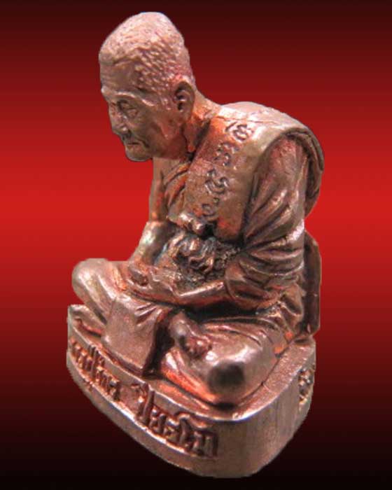 รูปหล่อรุ่นแรก หลวงปู่จักร วัดเขารังไก่ ก้นอุดผงพุทธคุณโรยด้วยแร่เหล็กไหลป่า เนื้อทองแดง 1โค๊ด