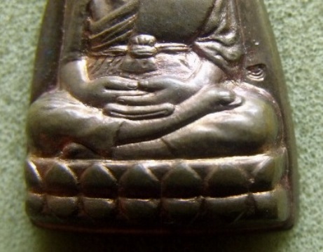 **วัดใจ**หลวงปู่ทวด หลังเตารีด วัดเมืองยะลา รุ่น ๑ (6 รอบ 3 เด้ง) พ่อท่านฉิ้น ปี ๒๕๓๙**พร้อมกล่อง