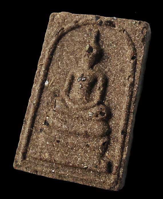 พระสมเด็จโนนผึ้งหลวงปู่หมุน วัดบ้านจาน (พิมพ์ใหญ่)เนื้อผงพุทธว่านไพรดำ ฝังพลอย สภาพสวยมาก คม ชัด