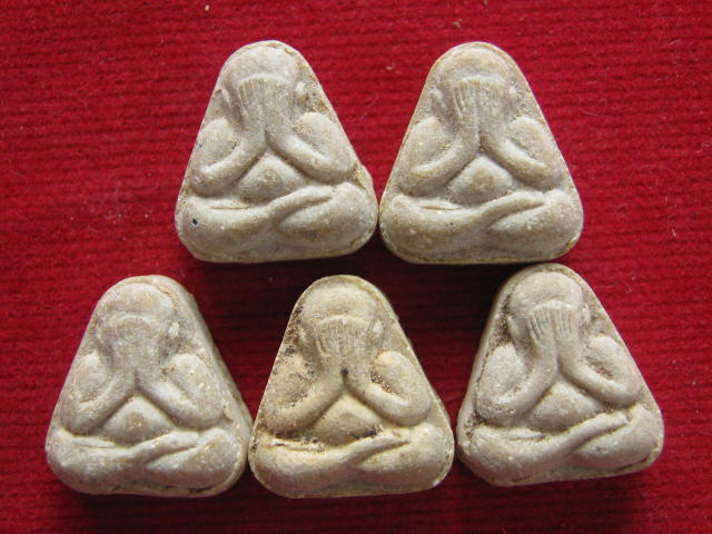 พระปิดตามหาลาภเขมโก "ปิดตาฟ้าลั่น" 5 องค์ ปี17