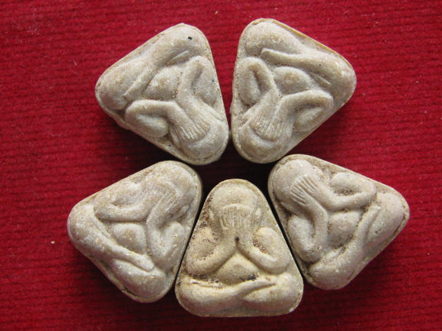 พระปิดตามหาลาภเขมโก "ปิดตาฟ้าลั่น" 5 องค์ ปี17