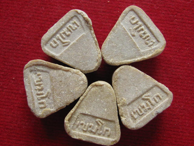 พระปิดตามหาลาภเขมโก "ปิดตาฟ้าลั่น" 5 องค์ ปี17