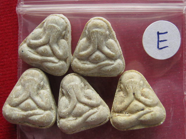 พระปิดตามหาลาภเขมโก "ปิดตาฟ้าลั่น" 5 องค์ ปี17