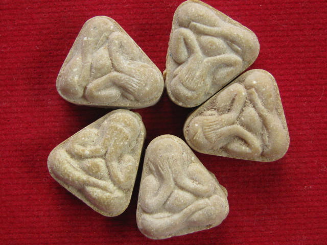 พระปิดตามหาลาภเขมโก "ปิดตาฟ้าลั่น" 5 องค์ ปี17