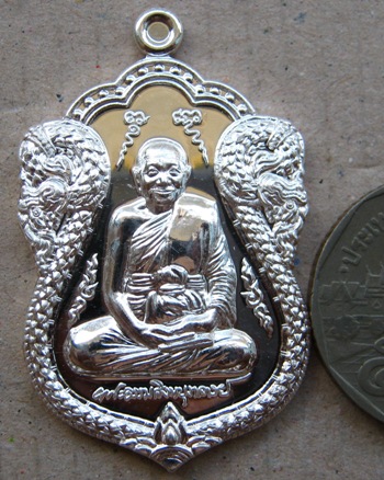 เหรียญเสมา รุ่นเศรษฐีใหญ่ หลวงพ่อจรัญ วัดอัมพวัน จ.สิงห์บุรี ปี2554 เนื้อเงินขัดเงา หมายเลข382พร้อมก