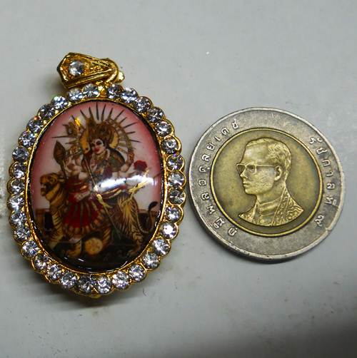 แก้ปีชง..ล็อกเก็ตขาวดำจัมโบ้แขวน เจ้าแม่อุมาเทวี ขี่เสือ ล้อมกรอบขนาด 2 นิ้ว สวยมั๊กๆครับ