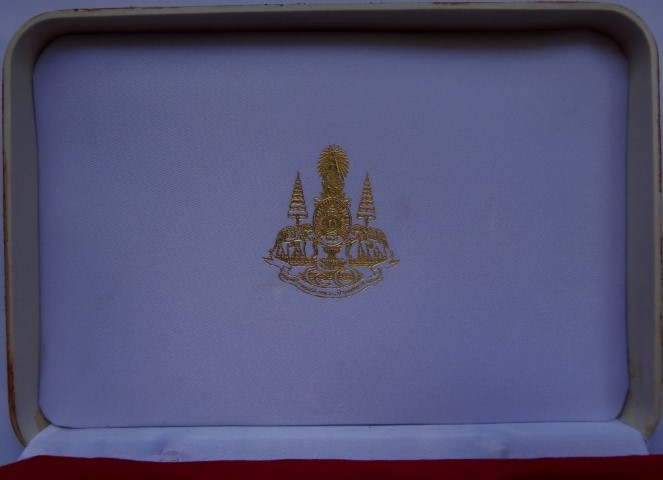 เหรียญรัชกาลที่ 9 หลังพระพุทธปัญจภาคีครบชุด 5 เหรียญ ชุบ 3 กษัตริย์ เคาะเดียว