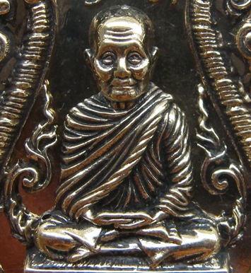 เหรียญพิมพ์เสมาฉลุลายยกองค์ รุ่นมหามงคล7รอบ หลวงพ่อจรัญ วัดอัมพวัน จ.สิงห์บุรี ปี2554 เนื้อเหรียญบาท