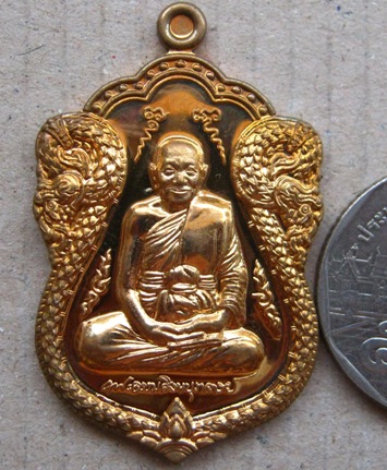 เหรียญเสมา รุ่นเศรษฐีใหญ่ หลวงพ่อจรัญ วัดอัมพวัน จ.สิงห์บุรี ปี2554 เนื้อทองเทวฤทธิ์ หมายเลข289พร้อม
