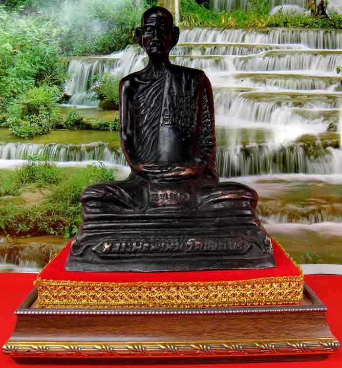 หลวงพ่อพรหม ถาวโร วัดช่องแค พระบูชาขนาดหน้าตัก ๕ นิ้ว ฐานสี่เหลี่ยม ขนาดความสูง 8.5 นิ้ว ฐานกว้าง 6.