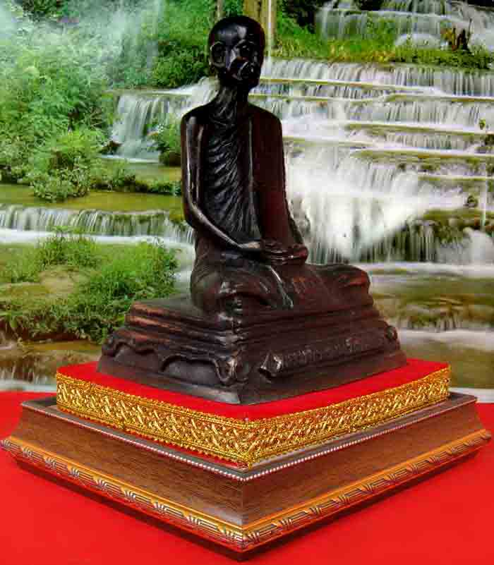 หลวงพ่อพรหม ถาวโร วัดช่องแค พระบูชาขนาดหน้าตัก ๕ นิ้ว ฐานสี่เหลี่ยม ขนาดความสูง 8.5 นิ้ว ฐานกว้าง 6.