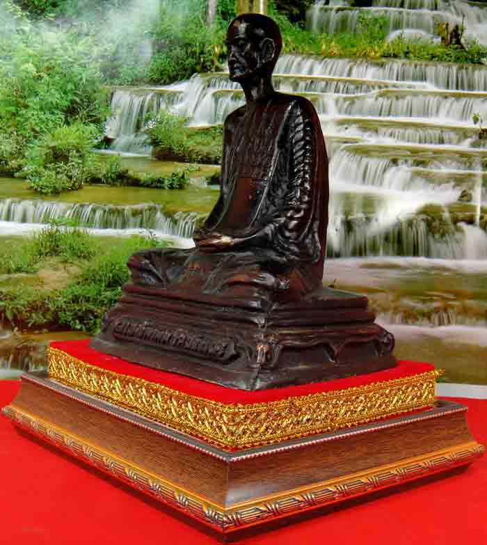 หลวงพ่อพรหม ถาวโร วัดช่องแค พระบูชาขนาดหน้าตัก ๕ นิ้ว ฐานสี่เหลี่ยม ขนาดความสูง 8.5 นิ้ว ฐานกว้าง 6.