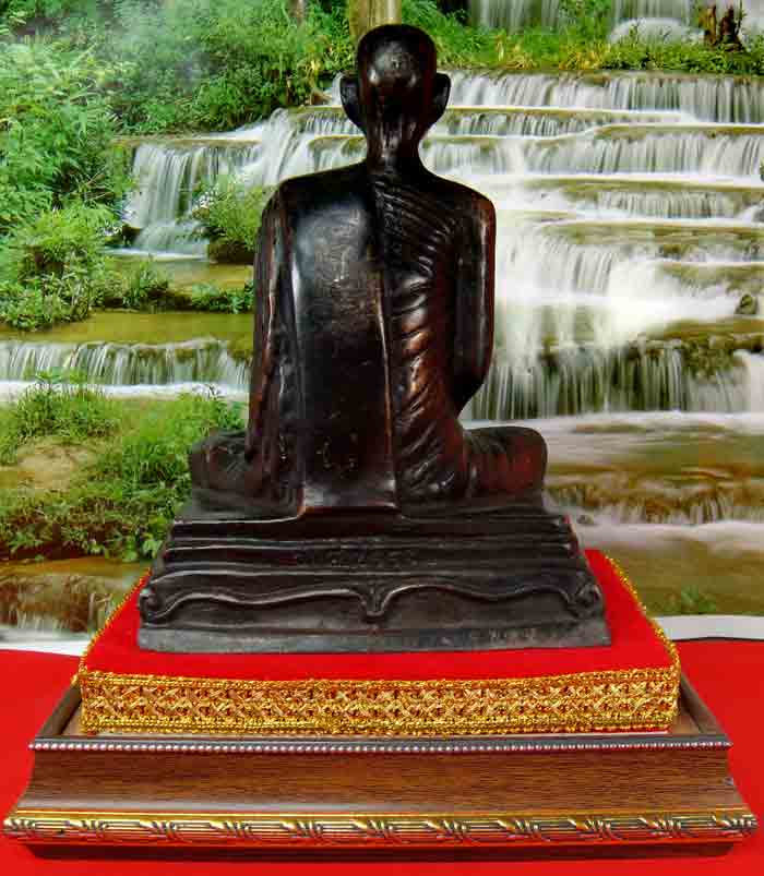 หลวงพ่อพรหม ถาวโร วัดช่องแค พระบูชาขนาดหน้าตัก ๕ นิ้ว ฐานสี่เหลี่ยม ขนาดความสูง 8.5 นิ้ว ฐานกว้าง 6.