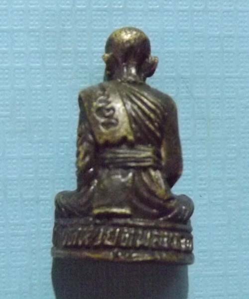 หลวงพ่อสวัสดิ์ โสตถิโก รุ่นแรก5นิ้ว(ดินไทย)