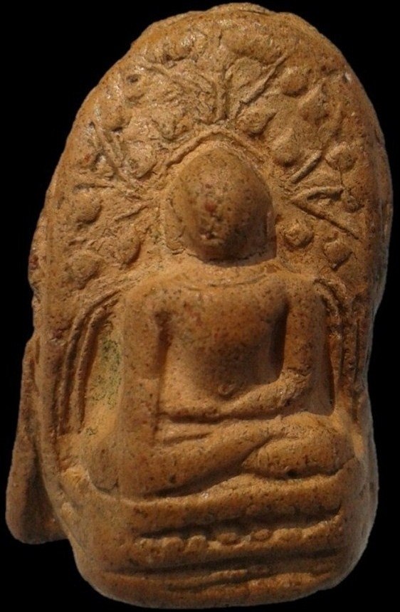 พระคงลำพูน ฟอร์มล่ำสวยน่ารักโพธิ์เด้งองค์ล่ำไม่มีรานใดๆ พระดีปีลึกหายากแล้วครับสภาพนี้