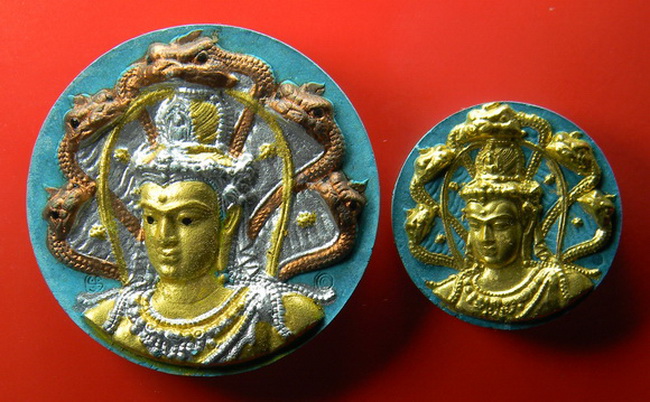 เคาะแรกแดง...ราชันย์ดำ...พิมพ์ใหญ่สองหน้า + พิมพ์เล็ก / ไม่มีกล่อง