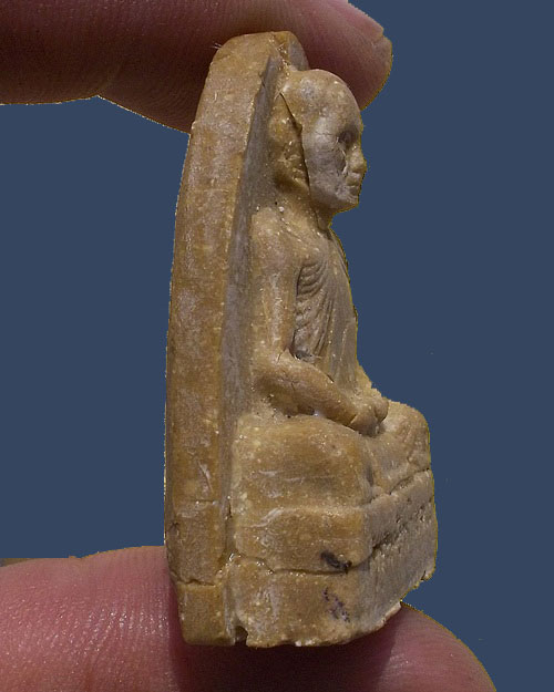 พระผงรูปเหมือน หลวงปู่โต๊ะ เนื้อเกสร