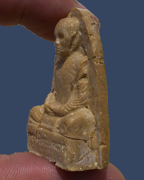 พระผงรูปเหมือน หลวงปู่โต๊ะ เนื้อเกสร