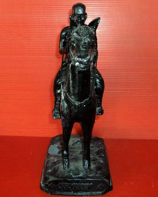 รูปหล่อบูชาหลวงพ่อทาขี่ม้า วัดพะเนียงแตก จ.นครปฐม