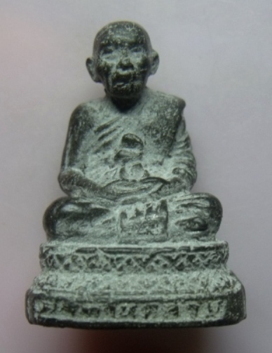 **วัดใจ**รูปเหมือนเนื้อว่าน พ่อท่านคล้าย วัดสวนขัน องค์ใหญ่ ไม่ทราบปี**สวยๆ