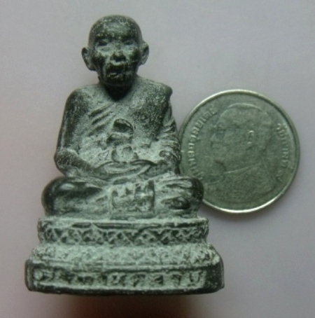 **วัดใจ**รูปเหมือนเนื้อว่าน พ่อท่านคล้าย วัดสวนขัน องค์ใหญ่ ไม่ทราบปี**สวยๆ
