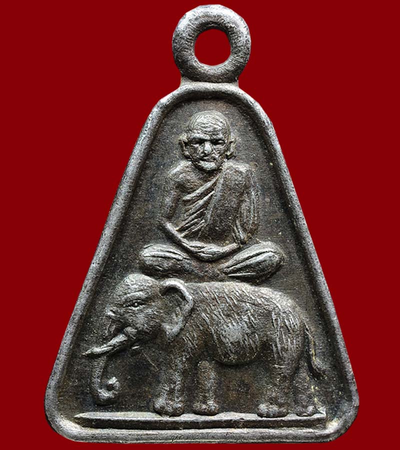 หลวงพ่อเงิน  วัดบางคลาน เหรียญจอบ  เนื้อเงิน พิมพ์ขี่ช้าง ออก วัดท้ายน้ำ อ.โพทะเล  จ.พิจิตร ปี ๒๕๒๕