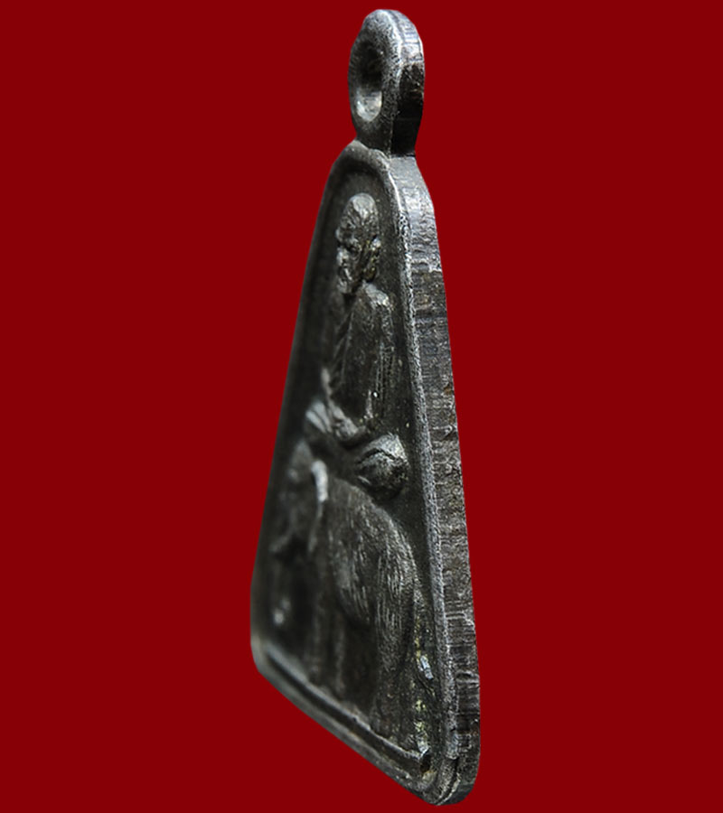 หลวงพ่อเงิน  วัดบางคลาน เหรียญจอบ  เนื้อเงิน พิมพ์ขี่ช้าง ออก วัดท้ายน้ำ อ.โพทะเล  จ.พิจิตร ปี ๒๕๒๕