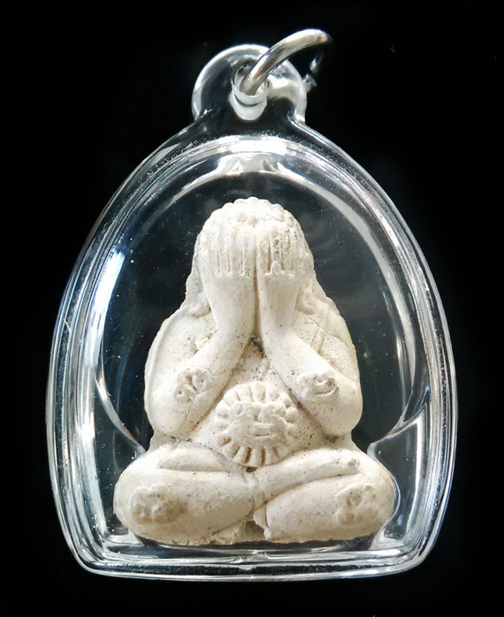 พระปิดตาหลวงปู่หมุน รุ่นไตรมาสรวยทันใจ ปี43 เนื้อผงงาช้าง ตอก1โค้ด พระสภาพสวย ไม่มีแตกราน