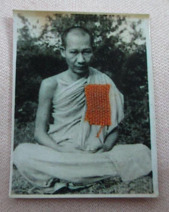 รูปติดจีวรหลวงพ่อเกษม เขมโก ปี๑๘