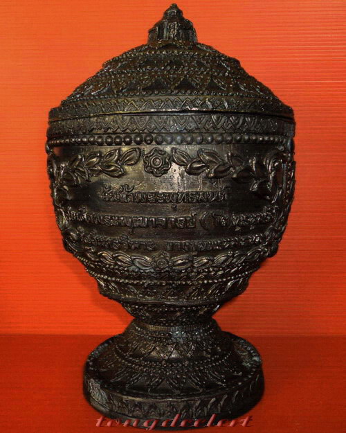 ขันน้ำพระพุทธมนต์สมเด็จพระพุฒาจารย์(โต พรหฺมรังสี) วัดอินทรวิหาร สวยมากค่ะ