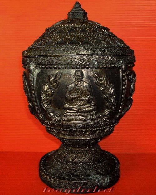 ขันน้ำพระพุทธมนต์สมเด็จพระพุฒาจารย์(โต พรหฺมรังสี) วัดอินทรวิหาร สวยมากค่ะ