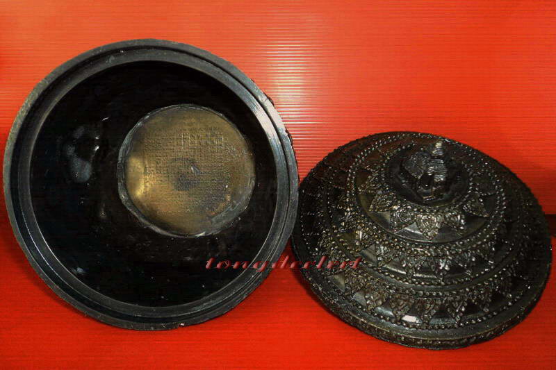 ขันน้ำพระพุทธมนต์สมเด็จพระพุฒาจารย์(โต พรหฺมรังสี) วัดอินทรวิหาร สวยมากค่ะ