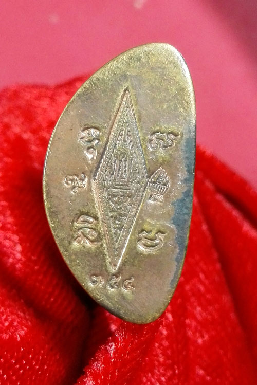 พระกริ่งพระพุทธชินราช ญสส.ปี 2543 เนื้อทองดอกบวบ สภาพสวยมากแดง กล่องเดิม( หมายเลข 354 )หลวงปู่หมุน