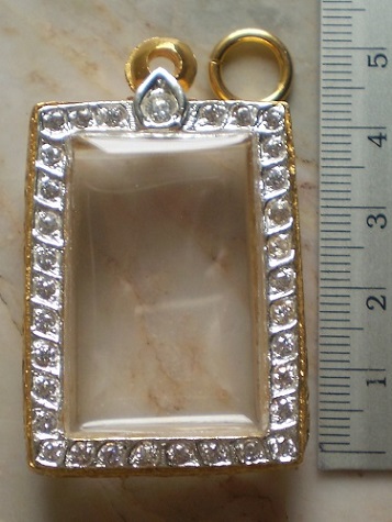 ตลับไมครอน  ล้อมเพชร  ใส่พระสมเด็จ   เคาะเดียว 