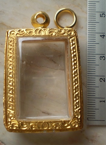 ตลับไมครอน  ล้อมเพชร  ใส่พระสมเด็จ   เคาะเดียว 