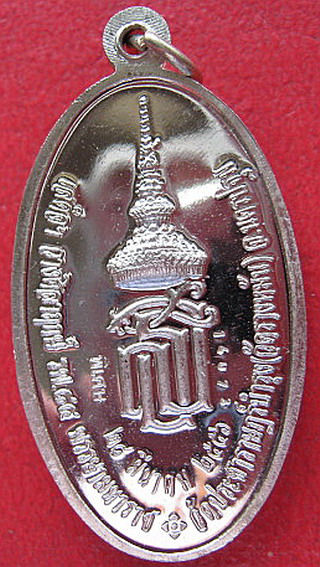 ใบขี้เหล็กหลวง หลังส.ธ เนื้ออัลปาก้าขัดเงา 2องค์ครับ