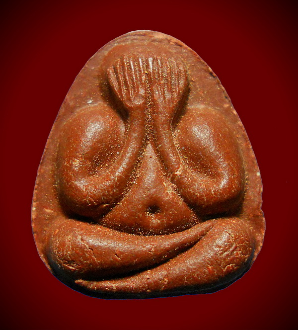 พระปิดตาวัดลาดปลาเค้า หลังยันต์พุทโธ หลวงปู่โต๊ะปลุกเสก พ.ศ.๒๕๒๑ เนื้อว่านสบู่เลือด (นิยม)