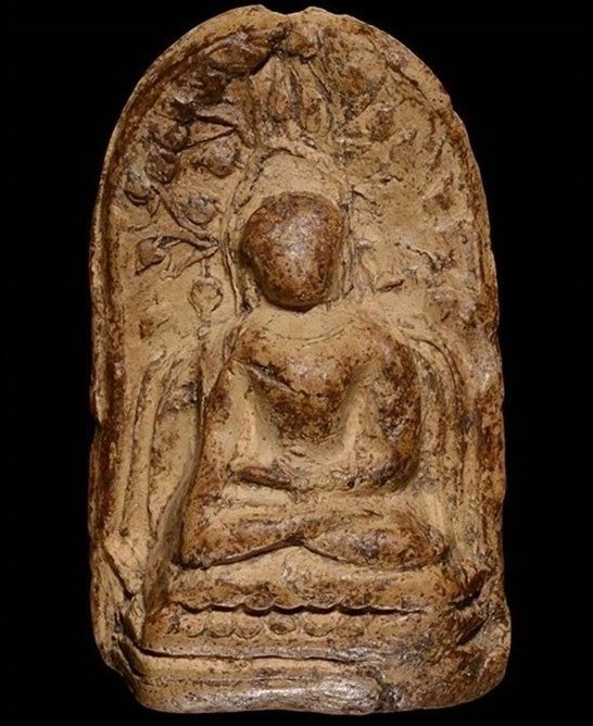 พระคงลำพูนกรุเก่า เนื้อสวยจัดจ้านองค์ล่ำ โพธิ์เด้ง ฟอร์มสวย หายากครับ