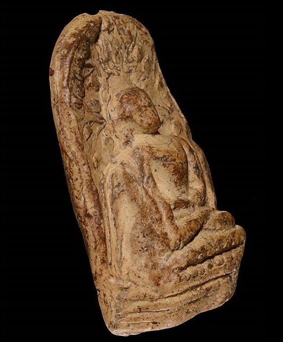 พระคงลำพูนกรุเก่า เนื้อสวยจัดจ้านองค์ล่ำ โพธิ์เด้ง ฟอร์มสวย หายากครับ