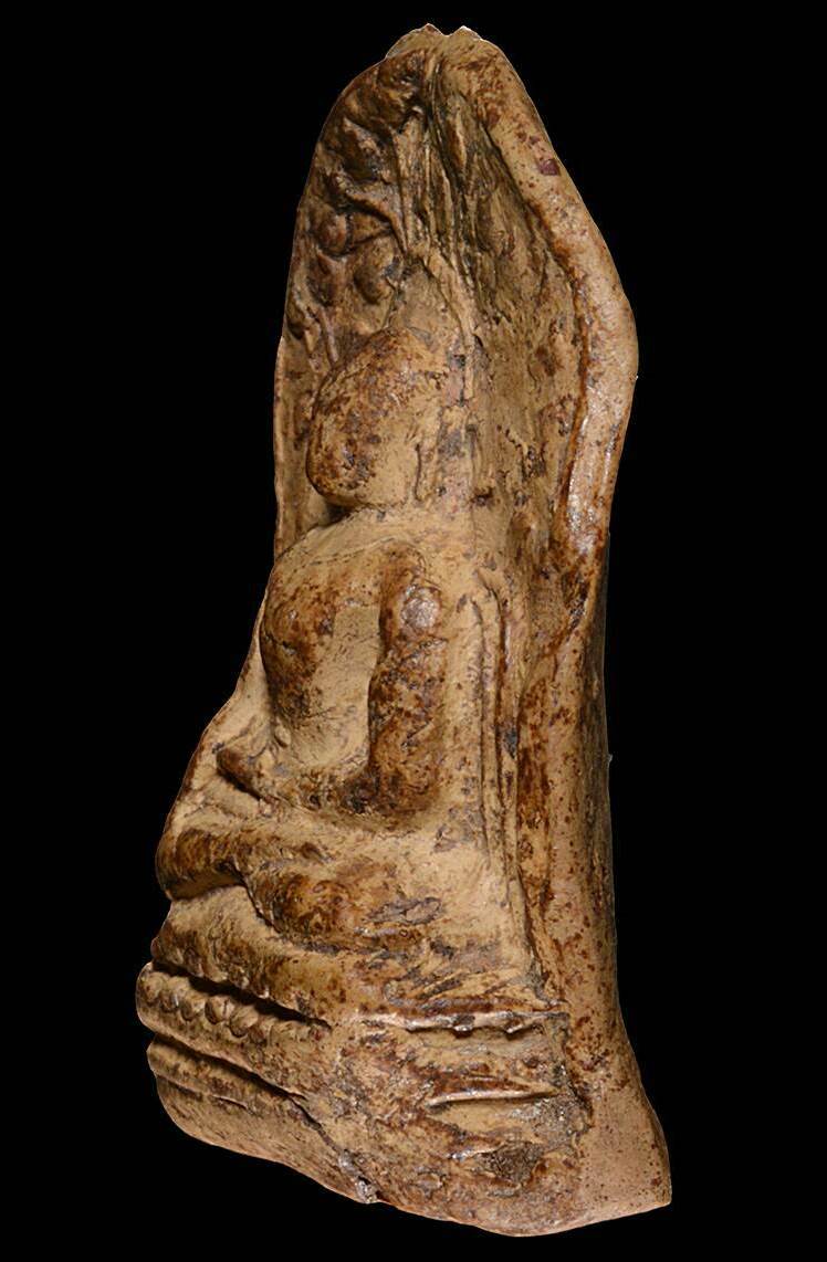 พระคงลำพูนกรุเก่า เนื้อสวยจัดจ้านองค์ล่ำ โพธิ์เด้ง ฟอร์มสวย หายากครับ