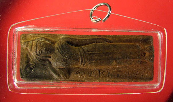 พระกรุวัดทับผึ้ง สุโขทัย เนื้อดิน ปางไสยส์ยาสก์ พิมพ์มี พ.ศ. 2473 หายาก สภาพสวย หน้าตา คมชัดครับ