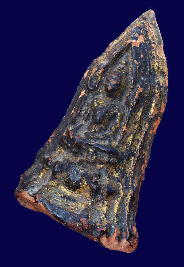 พระโคนสมอ ปางมารวิชัย เนื้อดิน ลงรักปิดทอง