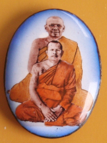 ((เคาะเดียวแดง)) ล็อกเก็ตหลวงพ่อ...+หลวงพ่อฤาษีลิงดำ หลังยันต์เกราะเพชร