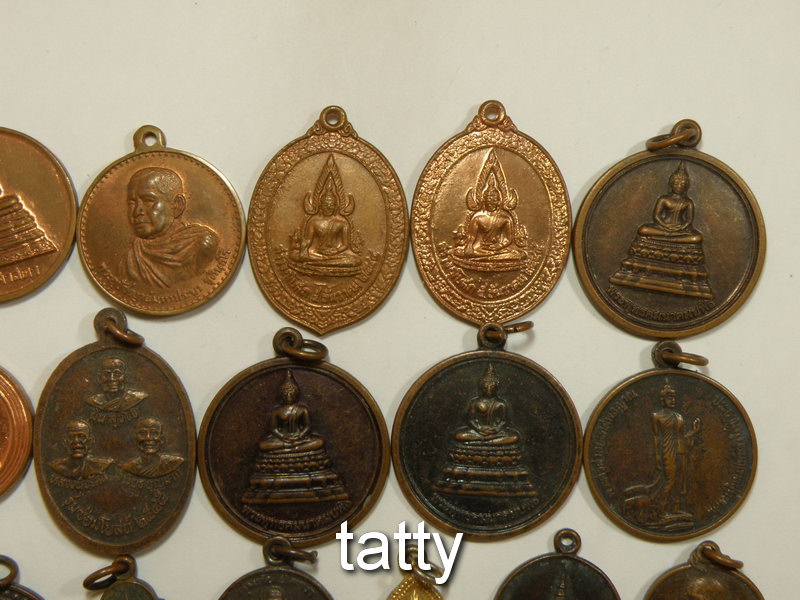 จัดไปเลยหมดนี้ 50 บาท  รวมเหรียญสร้างหลังปี 2541