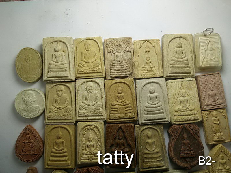 จัดไปเลยหมดนี้ 50 บาท พระผงปทุมธานี ชุดที่ 2