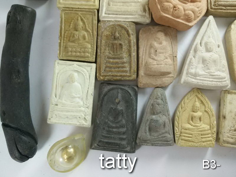 จัดไปเลยหมดนี้ 50 บาท พระผงไม่ทราบที่ (ชุดที่19)