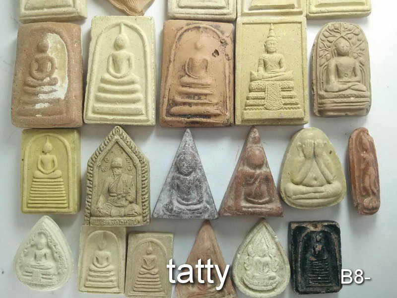 จัดไปเลยหมดนี้ 50 บาท พระผงไม่ทราบที่ (ชุดที่2)