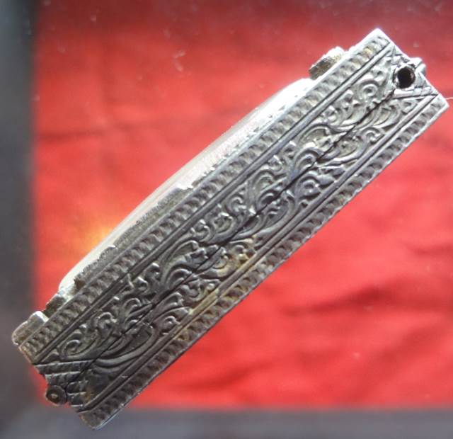 : ตลับเงินใส่สมเด็จขนาดมาตฐาณตามภาพครับ