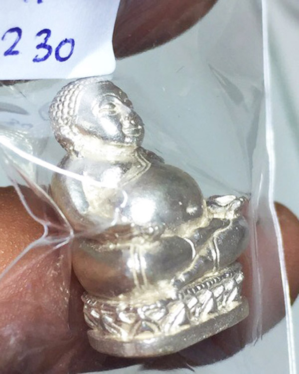 พระสังกัจจายน์ รุ่นรับทรัพย์ ไตรมาส 54 เนื้อเงินพิมพ์มีฐานอุดผง หลวงพ่อสาคร วัดหนองกรับ