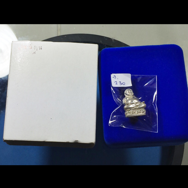 พระสังกัจจายน์ รุ่นรับทรัพย์ ไตรมาส 54 เนื้อเงินพิมพ์มีฐานอุดผง หลวงพ่อสาคร วัดหนองกรับ